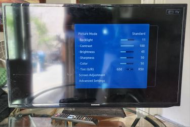 Samsung 40" Smart TV w/remote and stand (working)