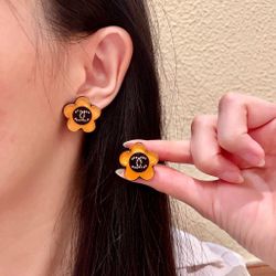 Camellia double C inlaid with diamonds