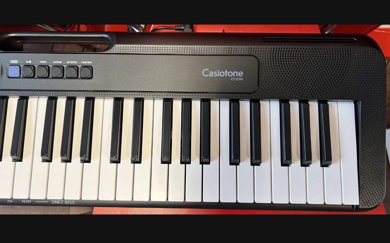 Casio Casiotone (CTS190) 61Key Portable Keyboard with USB and Carry