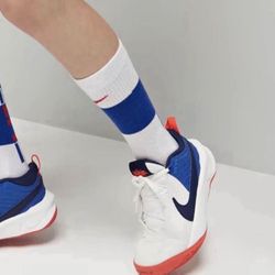 NIKE TEAM HUSTLE D10 GS 'WHITE GAME ROYAL' Size 6Y  