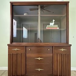 Mid-Century Hutch – Distinctive Furniture by Stanley