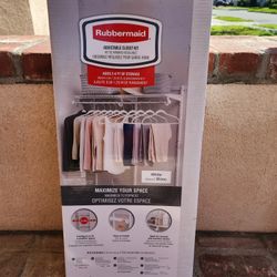 Rubbermaid Adjustable Closet Kit