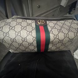 GUCCI SAVOY MEDIUM GG TOILETRY CASE