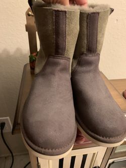 Brand new UGGS size 6