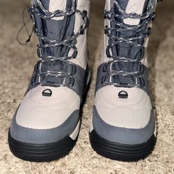 Women’s Columbia Snow Boots Size 8