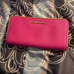 Micheal Kors ( Wallets)