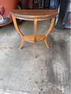 Half round table