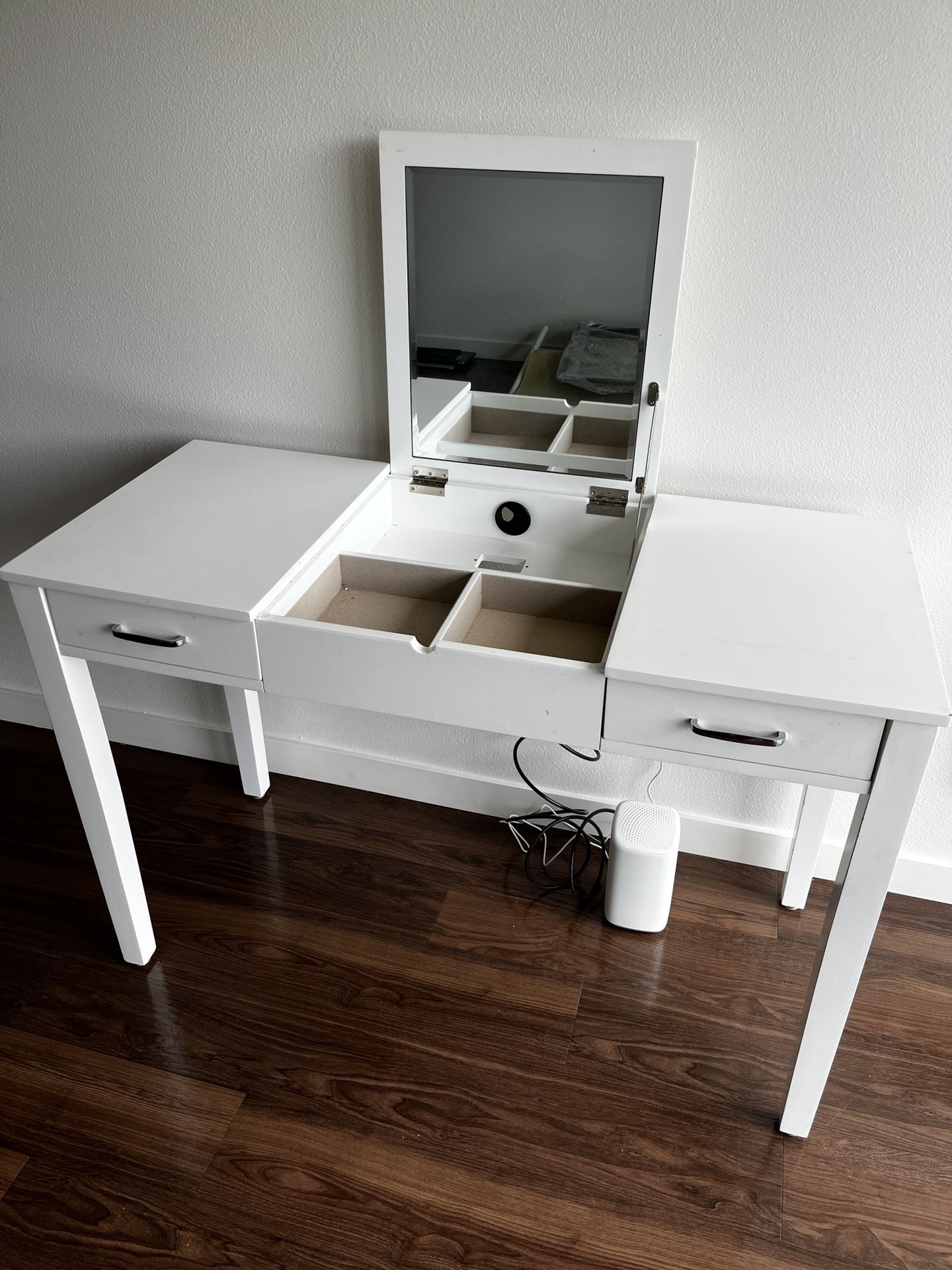 White Desk With Vanity