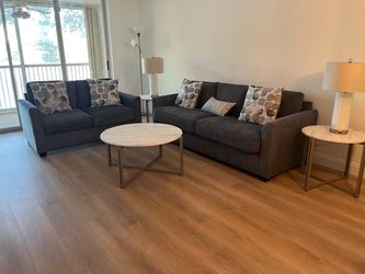 Beautiful like new Sofa & loveseat navy