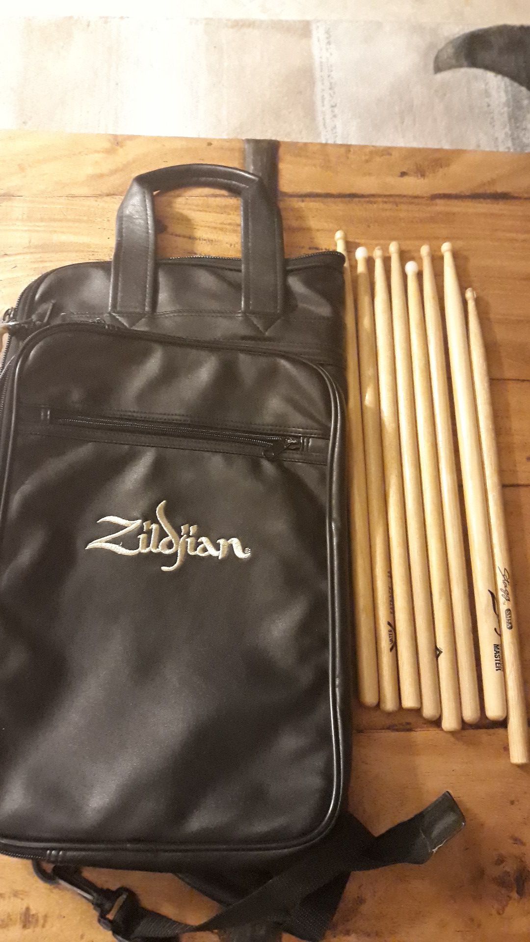Zildjian drum stick bag with eight drumsticks