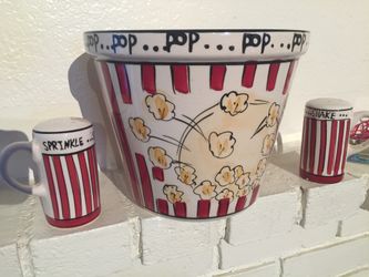 Popcorn 🍿 bowl w 2 small items