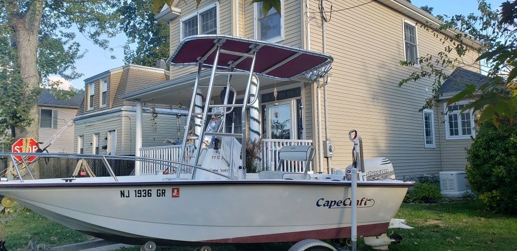 17 Ft Cape Craft Center Console H