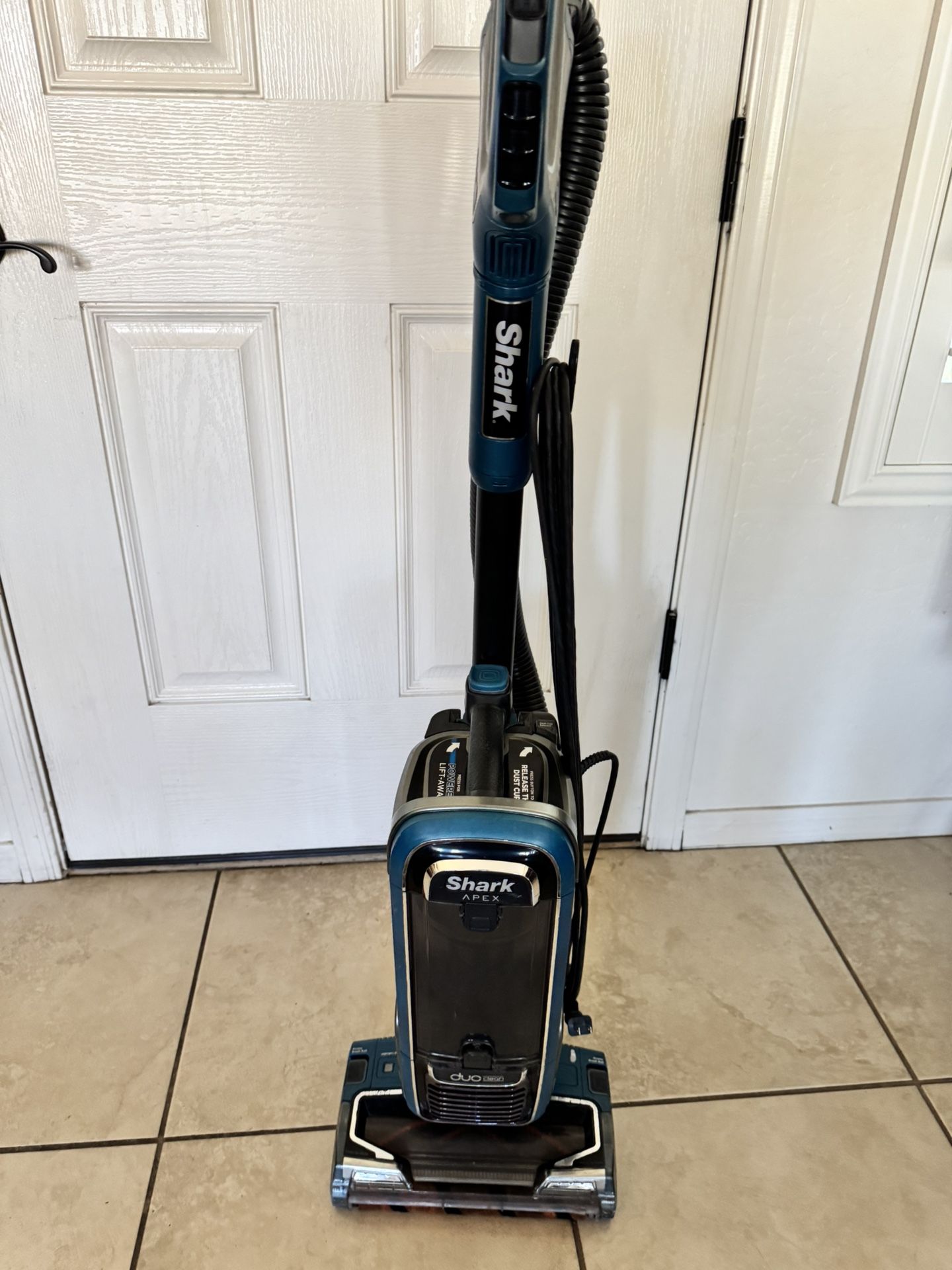 Shark Apex Duo ,with Attachments .$60 