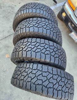 275 65 18 Falken I sell this Seth of tires with 80% of Life the 4