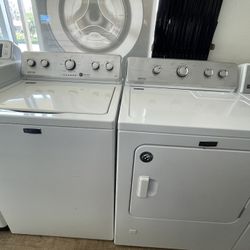 Maytag Gas Dryer And Washer Set In Excellent Condition 