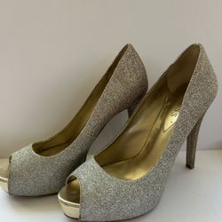 GUESS Amber 4 Inch Heels Like New Size 8