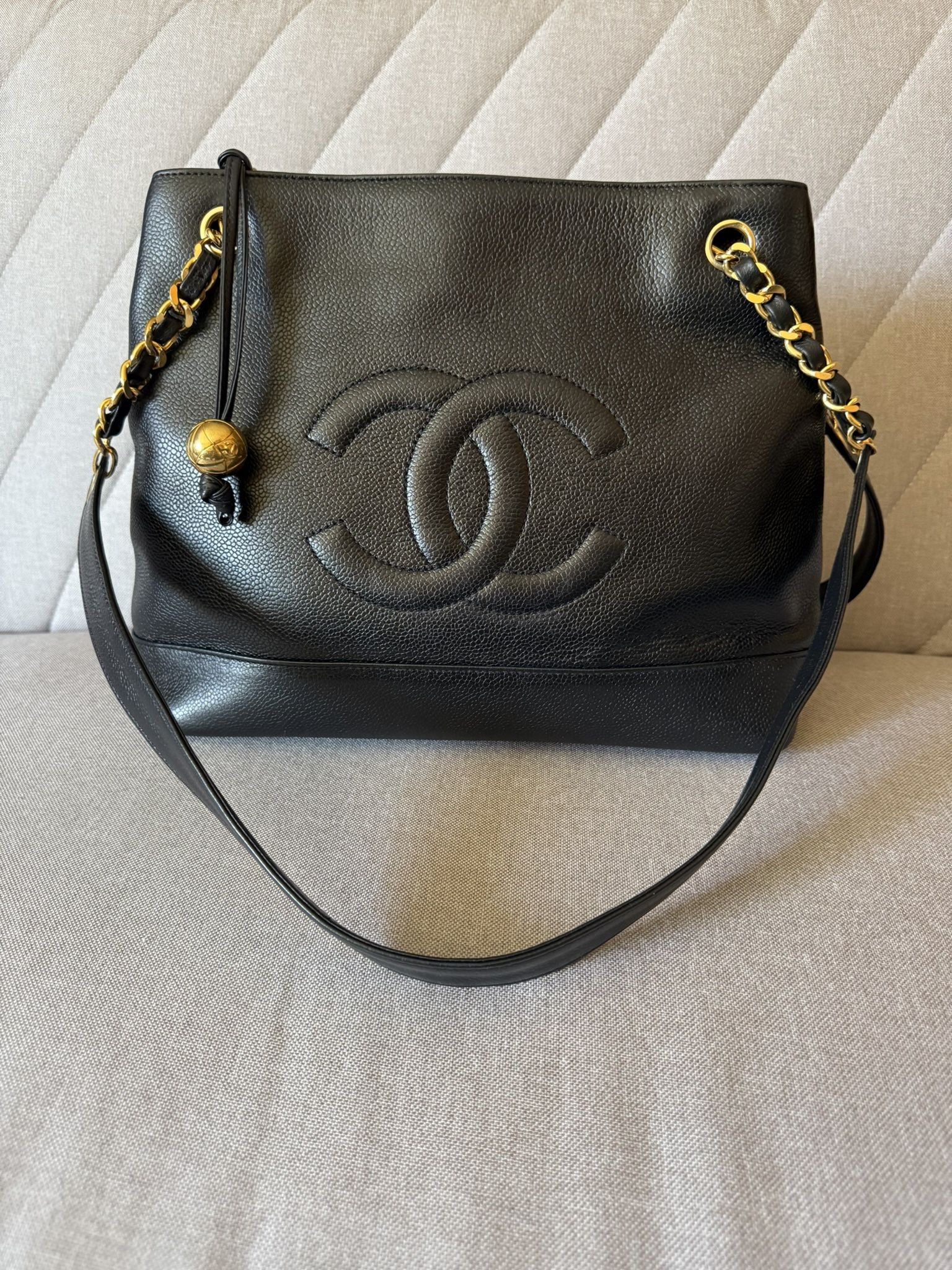 auth CHANEL Black Caviar Leather Shoulder Bag – Timeless Coco Mark Design
