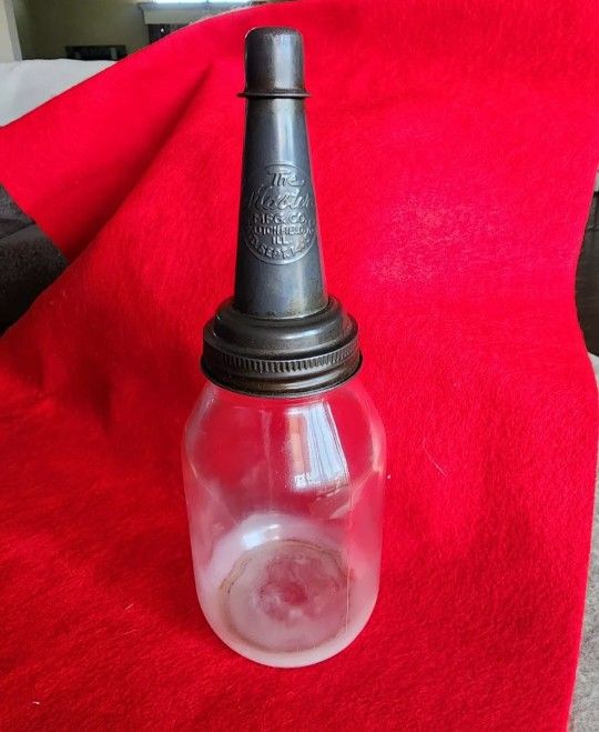 ANTIQUE 1926 The Master mfg co Motor oil metal spout Litchfield ILL. w/Glass Bottle