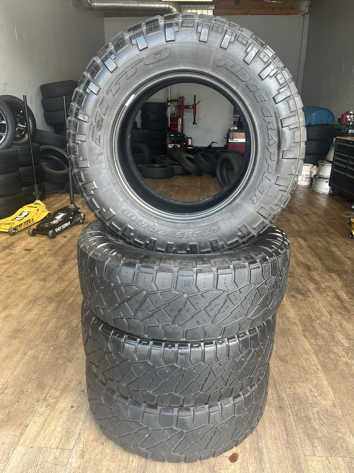 285/70/18 Nitto Ridgegrappler