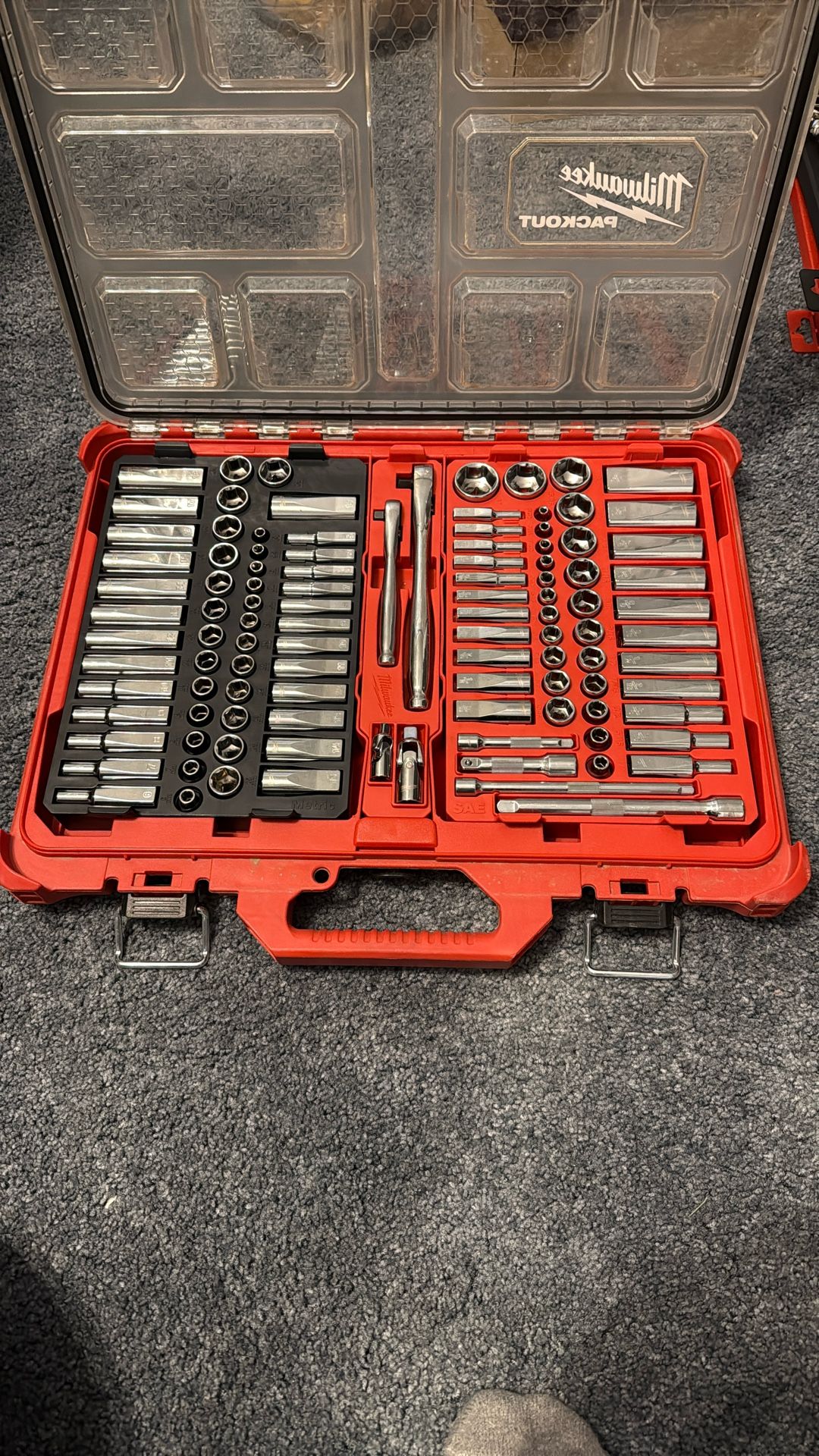 Milwaukee 1/4 & 3/8 Drive Ratchet Set.