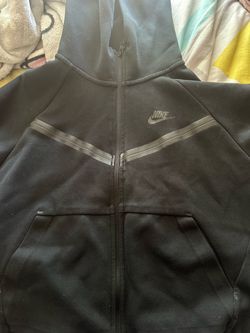 Girls Nike tech