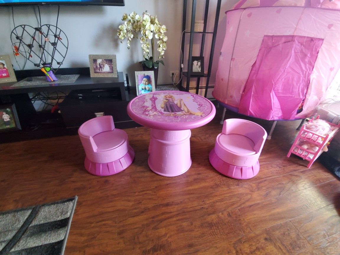 Kids table and chair castle Rapunzel