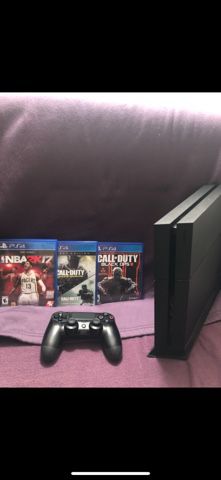 500 GB PS4 with Controller & Games