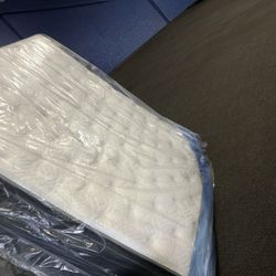 Brand New Sealed Mattress - Premium Plush Top