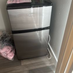Mini Fridge 