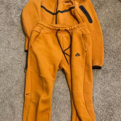 Nike Tech Adult Small 