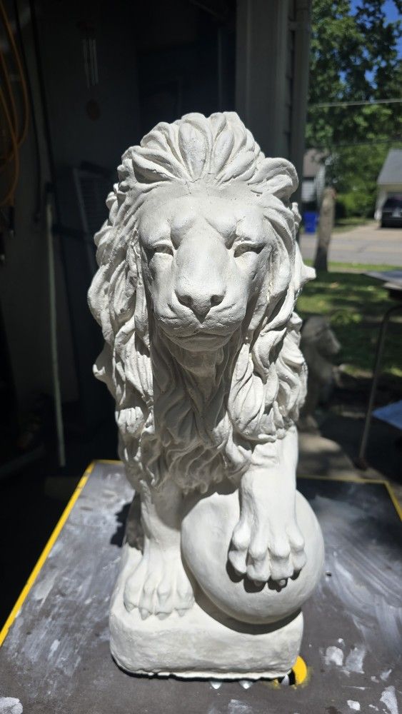 CONCRETE Lion Statue ($100)