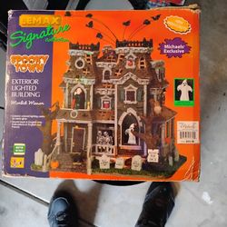 Lemax Morbid Manor