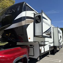 2019 Heartland Bighorn 5th Wheel W/ 3 Slides