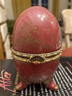 Pink And Gold Vintage Ceramic Trinket Box Egg Guards Clock Inside