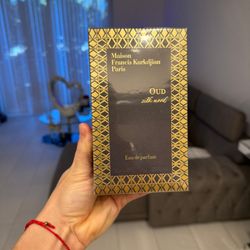 Perfumes nuevos en sus cajas