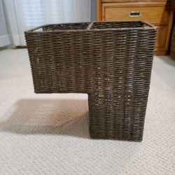 Put On Your Stairs And Put Item's In Basket So When Its Full You Can Take Up And Not having To Go Up And Down  . Size  . 16"×  15"×  9" .