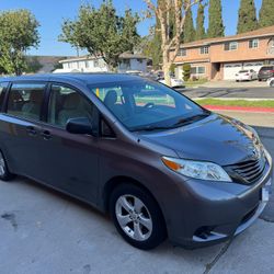 2012 Toyota Sienna