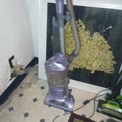 NICE SHARK NAVIGATOR VACUUM