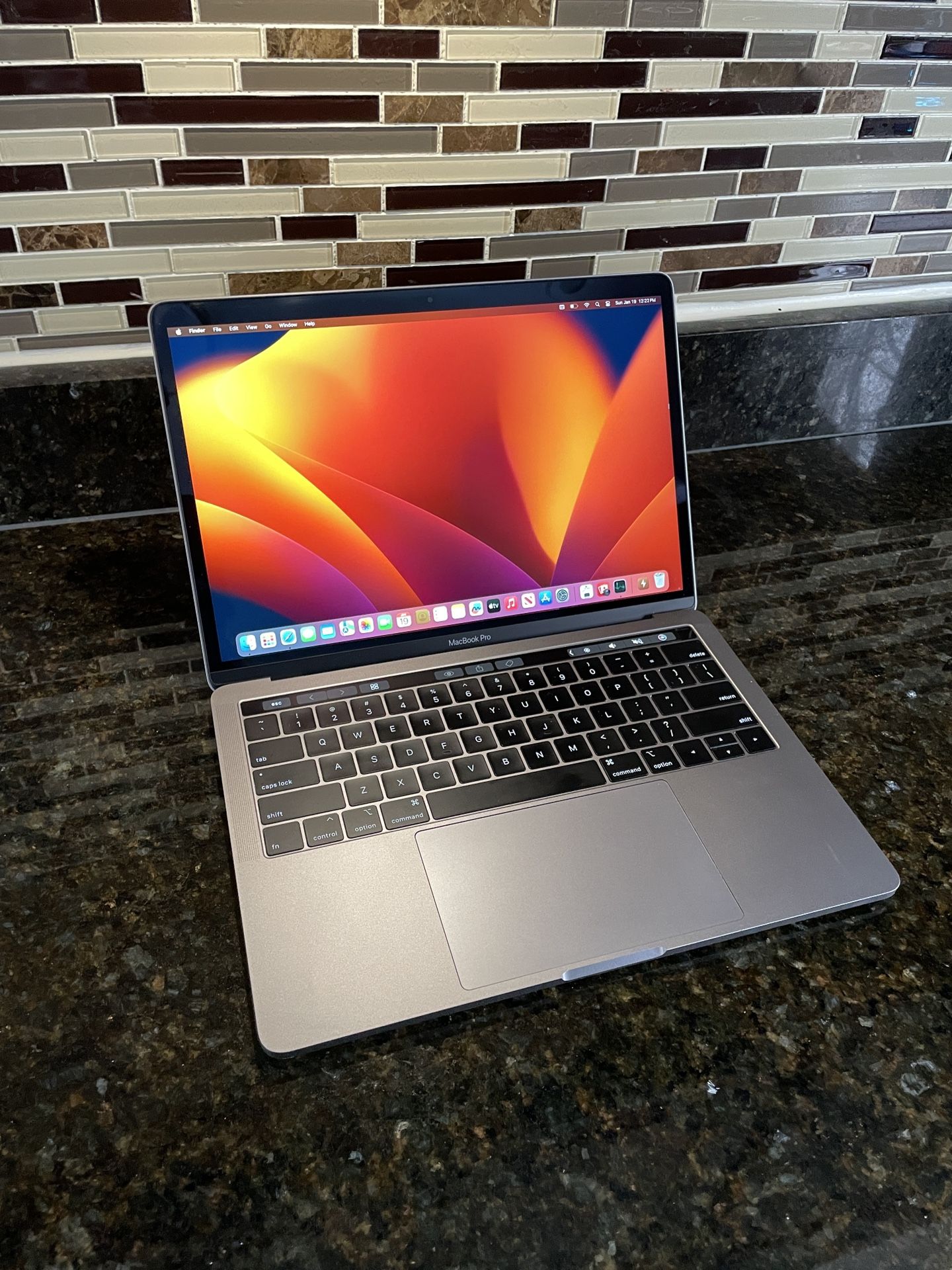 Apple MacBook Pro 13 inch 2.8GHz CORE i7 / 16GB RAM / 512 GB SSD / 2019/ NEW SEQUOIA