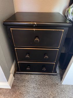 Black Wood 3-Drawer Dresser