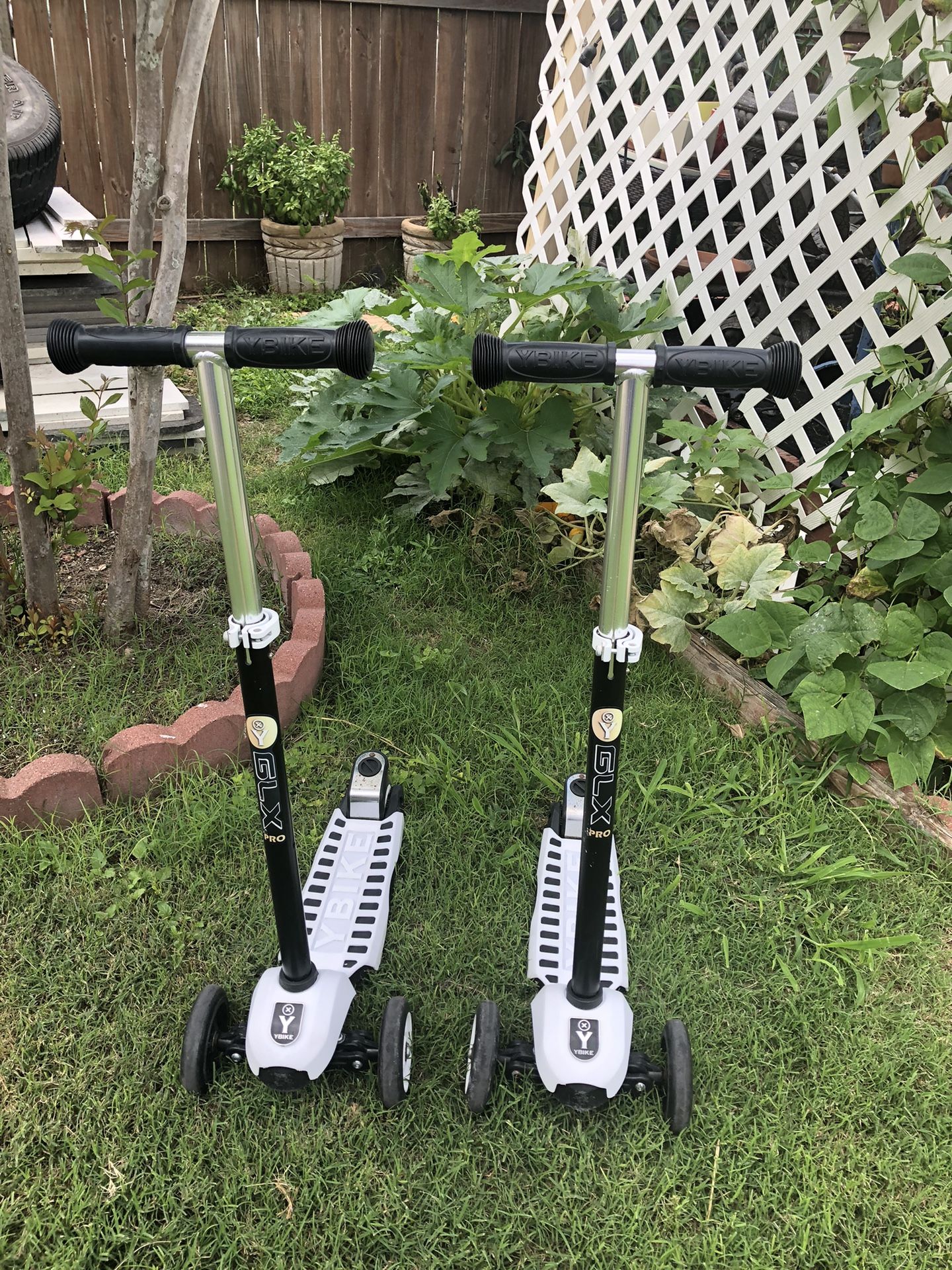 $20 YBike GLX Pro 3 wheel kick scooter Black/White 5-9 yr old $20  Firm