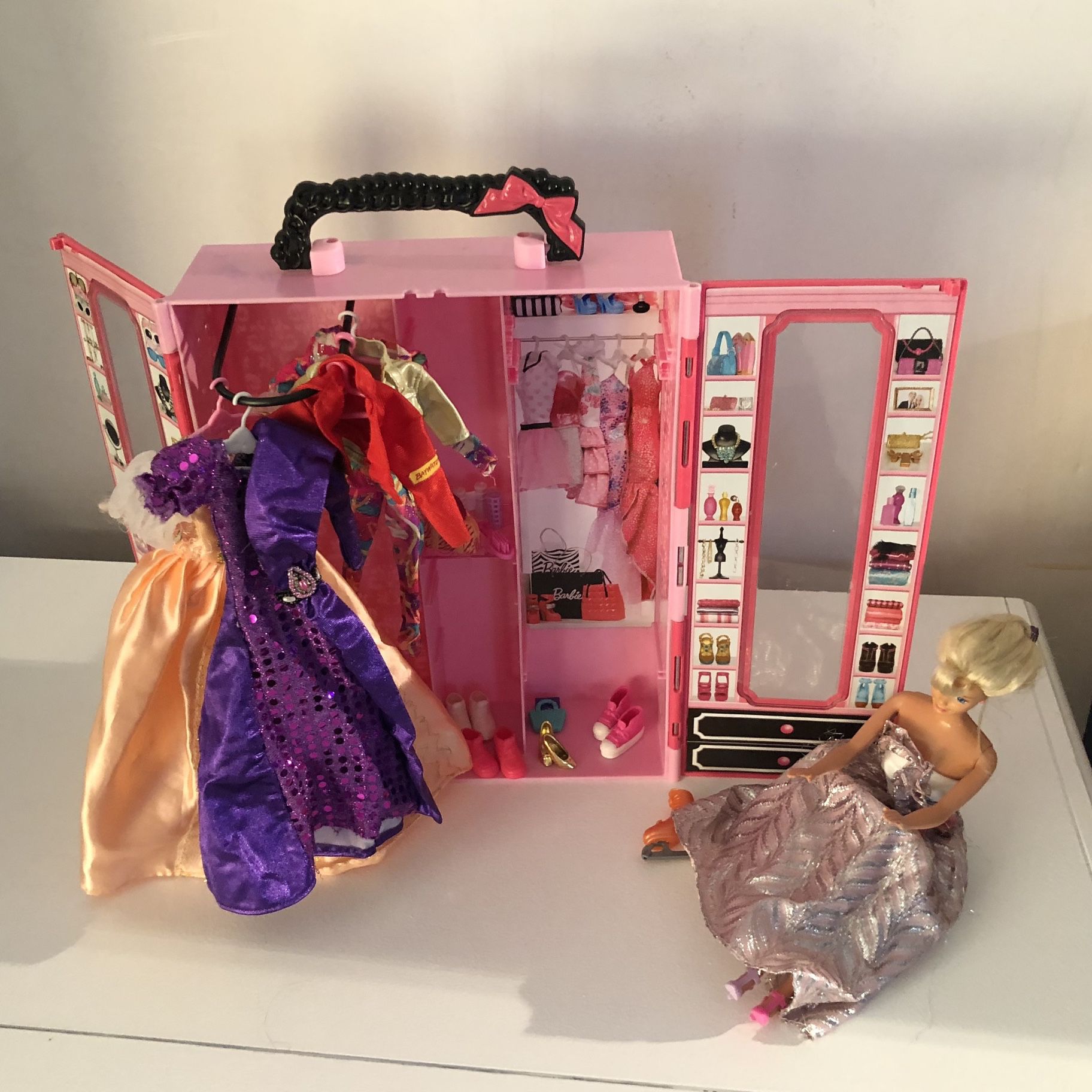 Barbie closet with Barbie clothes / outfits / accessories