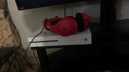 xbox 1 controler and headset
