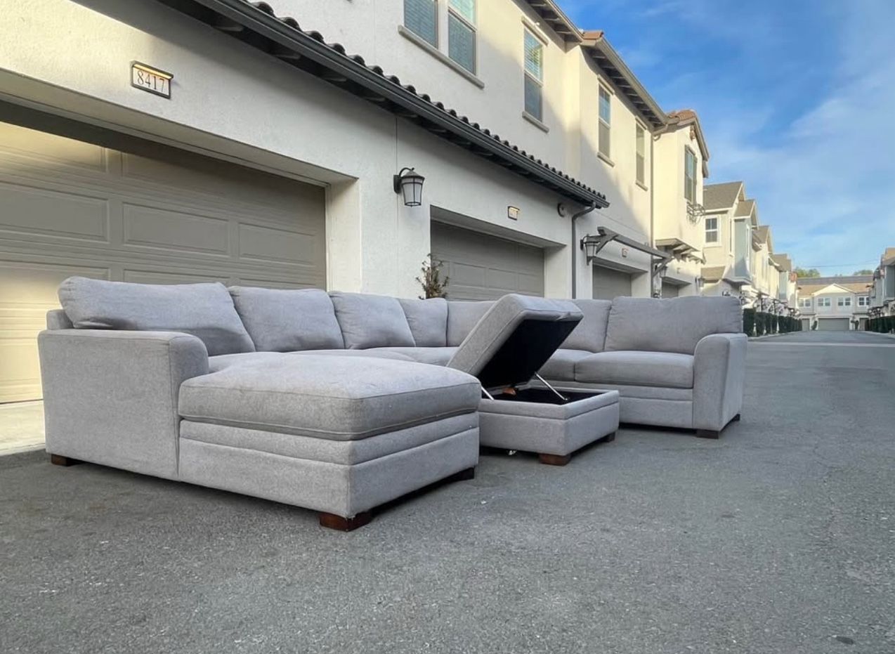 Huge Light Grey Sectional Couch From Thomasville In Excellent Condition - FREE DELIVERY 🚛