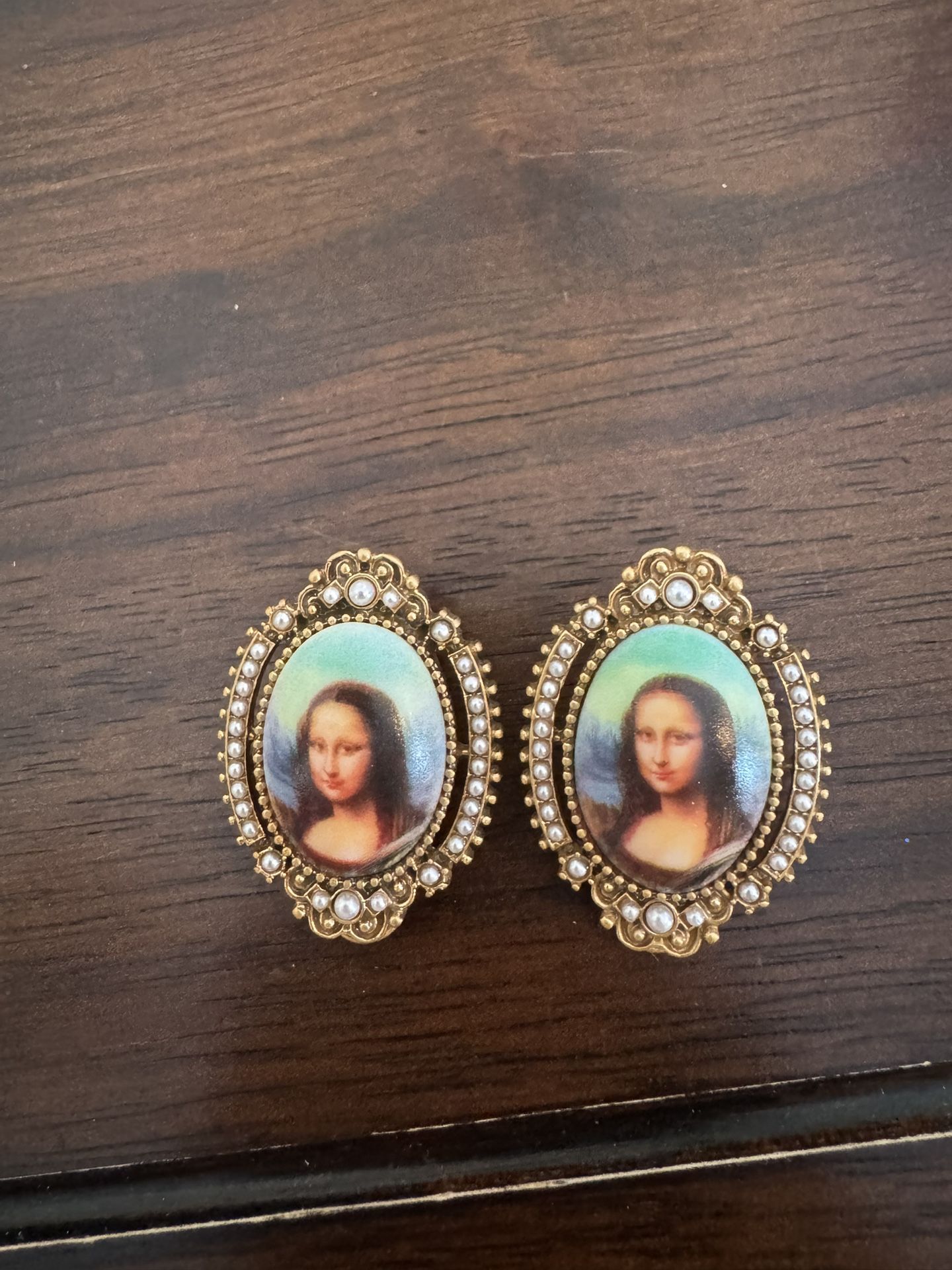 Vintage Mona Lisa earrings shipping available