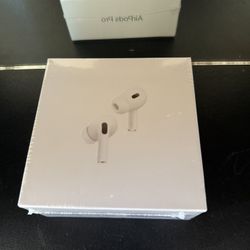 AIRPODS PRO WITH NOISE CANCELLATION 