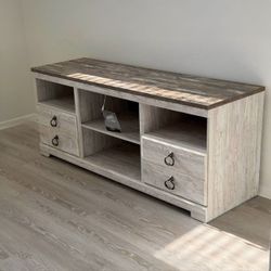 Willowton 60" TV Stand
Dimensions: 60"W x 15"D x 25"H