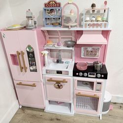 Princess pretend kitchen play