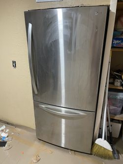 Refrigerator 