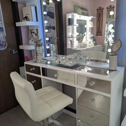 VANITY FOR MAKEUP with Bluetooth  